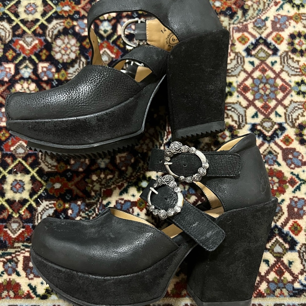 Stunning John Fluevog Heel with Rose detailed hardware, never worn
